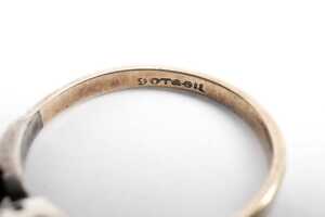 A cubic zirconia ring in 9 carat yellow gold and silver - 5