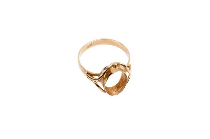 An empty ring setting in 9 carat yellow gold