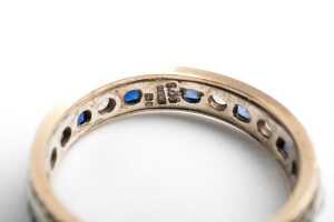 A sapphire and white quartz ring in 9 carat yellow gold - 4