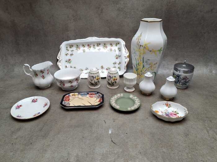 English porcelain including Royal Albert 'Winsome'