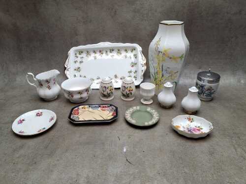 English porcelain including Royal Albert 'Winsome'