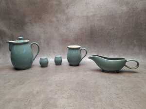 Denby 'Manor Green' stoneware dinner setting for four - 4