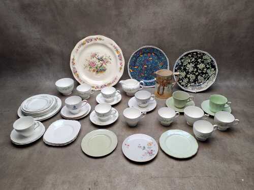Vintage porcelain and ceramics, Royal doulton cabinet plates