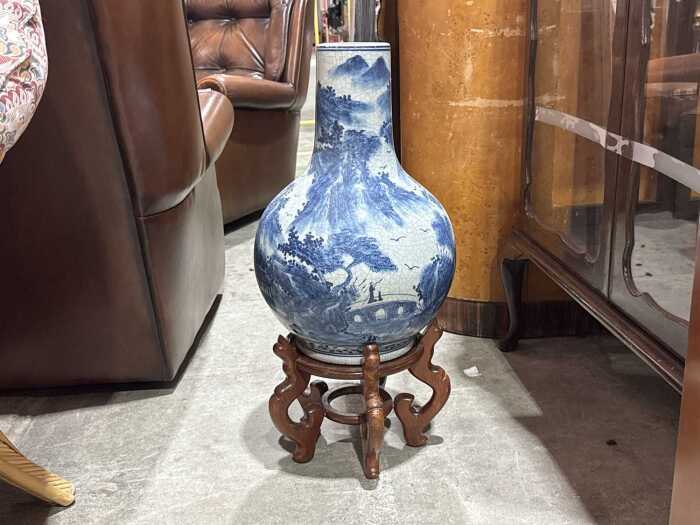 Chinese blue and white porcelain vase