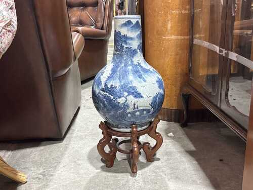 Chinese blue and white porcelain vase