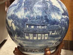 Chinese blue and white porcelain vase - 3