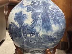 Chinese blue and white porcelain vase - 4