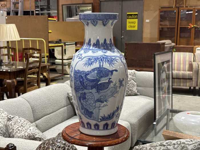 Chinese blue and white porcelain vase