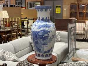 Chinese blue and white porcelain vase