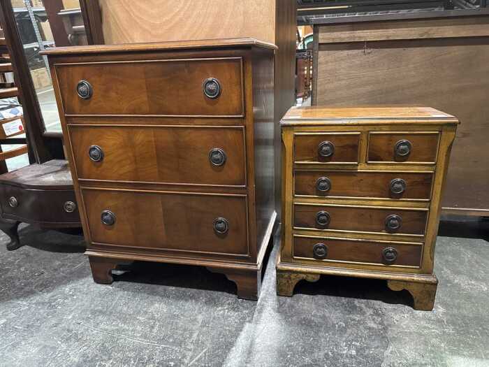 Pair of chests of drawers