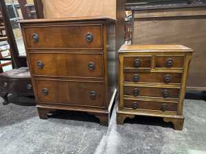 Pair of chests of drawers