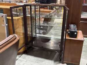 Queen Anne display cabinet on cabriole legs - 2