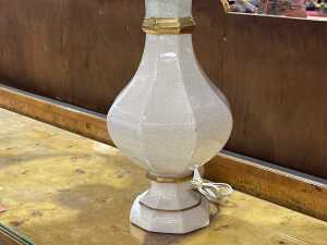 Table lamp with ceramic crackle-glazed base and gilt highlights - 3