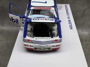Biante Peter Brock Holden VS Commodore 1:18 scale model car - 4