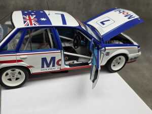 Biante Peter Brock Holden VS Commodore 1:18 scale model car - 5