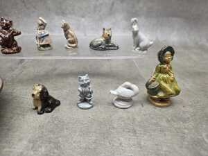 Wade Whimsies English porcelain figures and tortoise ashtray - 3