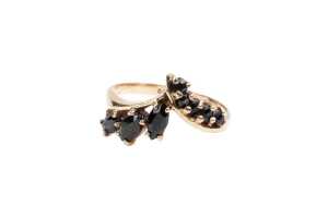 A sapphire ring in 9 carat yellow gold