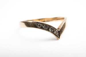 A diamond ring in 9 carat yellow gold - 3