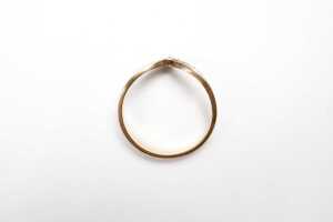 A diamond ring in 9 carat yellow gold - 4