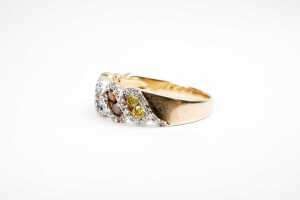 A treated coloured and white diamond ring in 14 carat yellow gold - 3