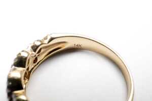 A treated coloured and white diamond ring in 14 carat yellow gold - 5