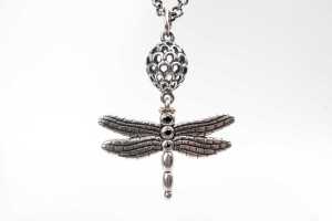 A Pandora dragonfly pendant and necklace in sterling silver and 14 carat yellow gold - 2