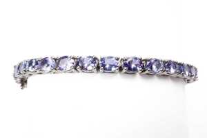 A tanzanite bracelet in sterling silver - 2