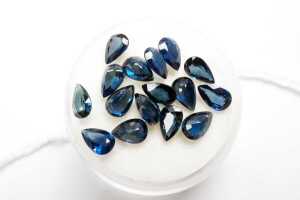 Collection of pear cut sapphires - 2