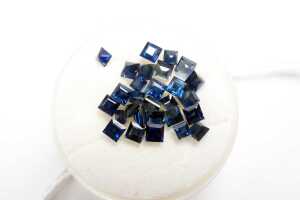 Collection of square cut sapphires - 2