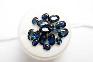 Collection of oval cut sapphires - 2