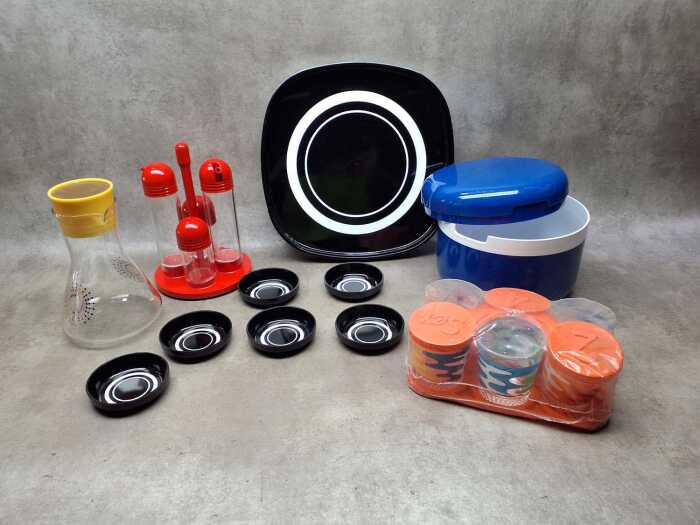 Mid-century kitchenware items including Biesse red cruet set
