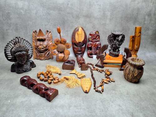 Timber ware, including monkey pod flower