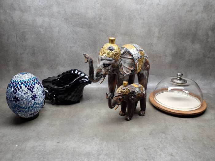 Assorted modern homewares