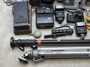 Assorted cameras and photographic equipment - 4