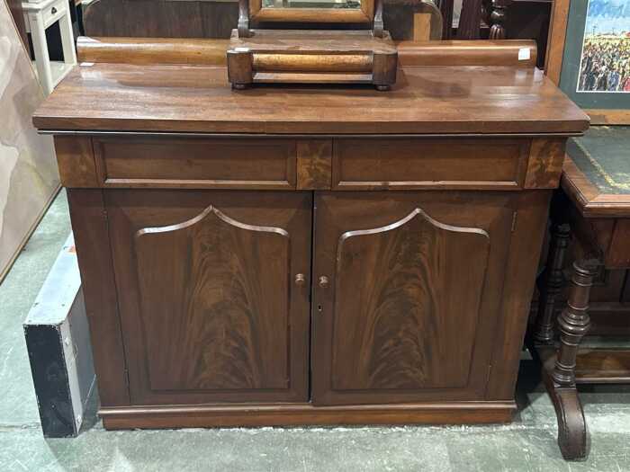 Flame mahogany chiffonier