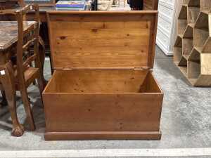 Timber blanket box - 2