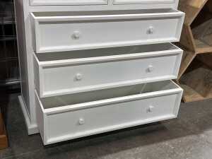 Early Settler five-drawer chest - 3
