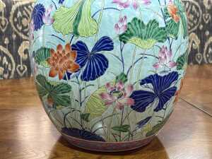 Light-green ceramic lidded floor ginger jar with floral decorations - 2