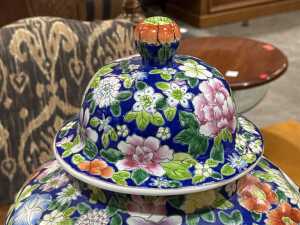 Blue ceramic lidded floor ginger jar with floral decorations - 3