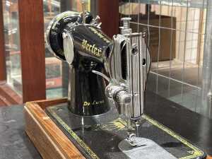 Antique Vertex de Luxe sewing machine with gilt decoration - 4