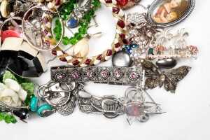 Collection of costume jewellery - 2