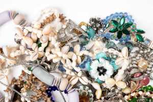 Collection of costume jewellery - 4