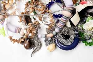 Collection of costume jewellery - 5