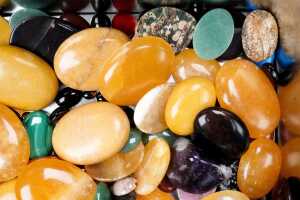 A large collection of cabochon gemstones - 2