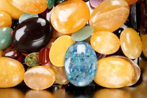 A large collection of cabochon gemstones - 3
