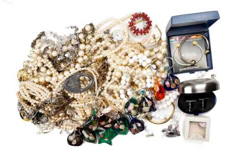 Collection of jewellery
