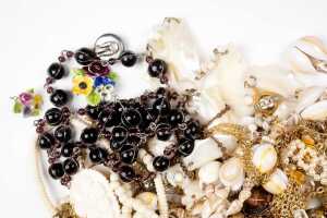 Collection of costume jewellery - 4