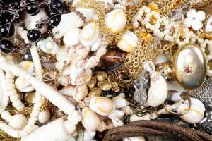 Collection of costume jewellery - 5