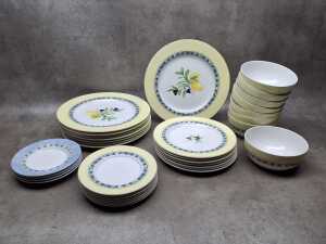 Assorted Royal Doulton Carmina dinner ware, serving ware and napery - 3