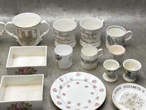 Porcelain, including Aynsley, Portmeirion and Royal Doulton - 3